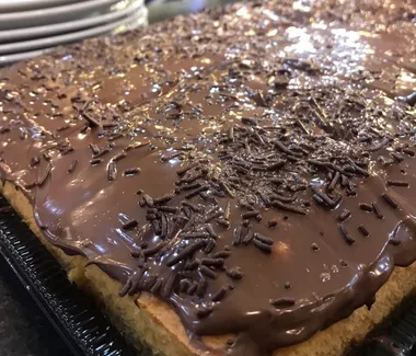 Torta com cobertura de chocolate